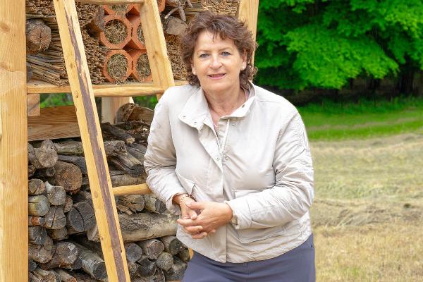 LR Ursula Lackner gibt grünes Licht für Sonnwendfeuer. © Land Steiermark/Purgstaller; Verwendung bei Quellenangabe honorarfrei
