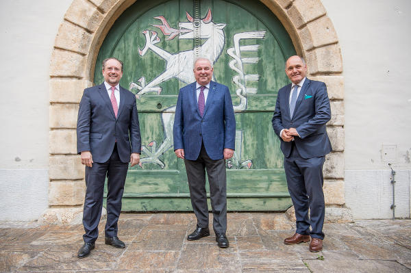 Außenminister Alexander Schallenberg kam direkt von Slowenien zum Gespräch mit LH Hermann Schützenhöfer und NRPräs. Wolfgang Sobotka (v.l.) © Fotos: Land Steiermark/FotoFischer; bei Quellenangabe honorarfrei