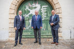 Außenminister Alexander Schallenberg kam direkt von Slowenien zum Gespräch mit LH Hermann Schützenhöfer und NRPräs. Wolfgang Sobotka (v.l.) © Fotos: Land Steiermark/FotoFischer; bei Quellenangabe honorarfrei Außenminister Alexander Schallenberg kam direkt von Slowenien zum Gespräch mit LH Hermann Schützenhöfer und NRPräs. Wolfgang Sobotka (v.l.)