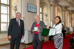 Für seine langjährigen Verdienste um die steirischen Pfadfinder wurde der geschäftsführende Präsident Josef Ortner mit dem Goldenen Ehrenzeichen des Landes Steiermark ausgezeichnet.