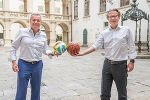 LH-Stv. Anton Lang (l.) und LR Christopher Drexler (r.) stellen zwei Millionen Euro für die steirischen Sportvereine zur Verfügung. © Bilder: Land Steiermark/Jesse Streibl; Verwendung bei Quellenangabe honorarfrei