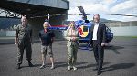 LR Christopher Drexler (r.) und Verteidigungsministerin Klaudia Tanner (2.v.r.) bei ihrem Besuch am Fliegerhorst Hinterstoisser.