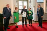 Ehrenring-Verleihung in der Aula der Alten Universität in Graz: LH Hermann Schützenhöfer, LH a.D. Waltraud Klasnic, Josef Riegler mit Gattin Antonia und LH a.D. Franz Voves (v.l.).