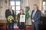 Landeshauptmann Hermann Schützenhöfer, Landeshauptmann a. D. Waltraud Klasnic und Landeshauptmann-Stellvertreter Anton Lang (v.l.) bei der Überreichung des Ehrenrings. © Fotos: Land Steiermark/Foto Fischer; Nutzung bei Quellenangabe honorarfrei