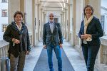 Die Landesrätinnen Ursula Lackner (l.) und Barbara Eibinger-Miedl (r.) mit dem neuen Verfahrenskoordinator Karl-Heinz Kohrgruber (m.). © Land Steiermark/Purgstaller; Nutzung bei Quellenangabe honorarfrei