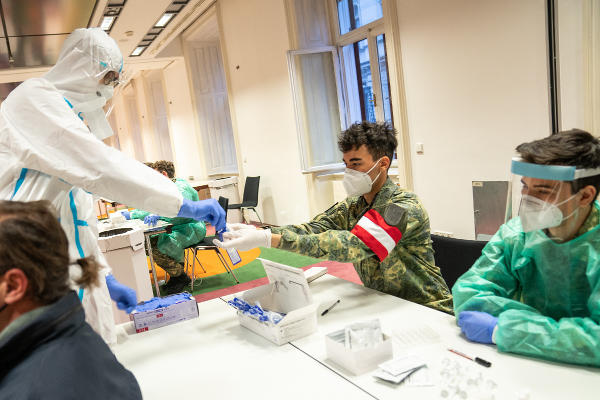 Rotes Kreuz und Bundesheer arbeiteten Hand in Hand. ©      