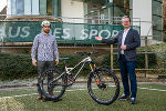Sportlandesrat Christopher Drexler mit Mountainbike-Koordinator Markus Pekoll