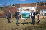 Alexander Kada, Bgm. Marcus Martschitsch, LR Christopher Drexler, Alexia Getzinger auf der Schlosswiese vor dem Schloss Hartberg, wo der 800 Quadratmeter große mobile Ausstellungspavillon von 8. Mai bis 4. Juni für die Besucherinnen und Besucher geöffnet sein wird.