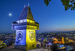 Grazer Uhrturm strahlt in den Farben Europas