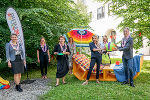 Eva Stiermayr (Geschäftsführerin Regionalmanagement GmbH Liezen), Pia Derler (Projektleiterin Plattform Ferienbetreuung Steiermark), Landesrätin Ursula Lackner, Cordula Schlamadinger (Leiterin Kinderdrehscheibe), Landesrätin Juliane Bogner-Strauß, Alexandra Nagl (Leiterin Fachabteilung Gesellschaft) und Stadtrat Kurt Hohensinner bei der Präsentation der neuen Ferienplattform Steiermark.