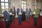 Günther Jontes, LH-Stv. Anton Lang, Rudolf Roth, LH Hermann Schützenhöfer und Georg Wolf-Schönach (v.l.) bei der Ehrenzeichenverleihung in der Aula der Alten Universität © Foto: Land Steiermark/Foto Fischer; bei Quellenangabe honorarfrei Günther Jontes, LH-Stv. Anton Lang, Rudolf Roth, LH Hermann Schützenhöfer und Georg Wolf-Schönach (v.l.) bei der Ehrenzeichenverleihung in der Aula der Alten Universität