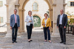 Mit vereinten Kräften zu einem neuen FH-Standort für Gesundheits- und Krankenpflegeberufe in Kapfenberg: Kapfenbergs Bürgermeister Fritz Kratzer, Landesrätin Barbara Eibinger-Miedl, Landesrätin Ursula Lackner und Kapfenbergs Vizebürgermeister Erwin Fuchs (v.l.) © Land Steiermark/Streibl; Nutzung bei Quellenangabe honorarfrei