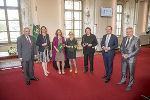 Erhielten das Ehrenzeichen des Landes für Wissenschaft, Forschung und Kunst: Akademie Graz-Präsidentin Astrid Kury (3.v.l.), Schriftstellerin Olga Flor (4.v.l.) und Architekt Klaus Kada (5.v.l.) mit LH Schützenhöfer, LR Eibinger-Miedl, LR Drexler und LH-Stv. Lang (v.l.). © Fotos: Land Steiermark/Foto Fischer; bei Quellenangabe honorarfrei Erhielten das Ehrenzeichen des Landes für Wissenschaft, Forschung und Kunst: Akademie Graz-Präsidentin Astrid Kury (3.v.l.), Schriftstellerin Olga Flor (4.v.l.) und Architekt Klaus Kada (5.v.l.) mit LH Schützenhöfer, LR Eibinger-Miedl, LR Drexler und LH-Stv. Lang (v.l.).