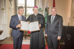 Bürgermeister Siegfried Nagl, Diözesanbischof em. Egon Kapellari und Landeshauptmann Hermann Schützenhöfer (v.l.) bei der Verleihung der Ehrenbürgerschaft der Stadt Graz. © Fotos: Stadt Graz/Foto Fischer; Nutzung bei Quellenangabe honorarfrei Bürgermeister Siegfried Nagl, Diözesanbischof em. Egon Kapellari und Landeshauptmann Hermann Schützenhöfer (v.l.) bei der Verleihung der Ehrenbürgerschaft der Stadt Graz.