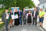 LH-Stv. Anton Lang (2.v.re.) und LR. Johann Seitinger (li.) überreichten gemeinsam mit Barbara Fiala-Köck (3.v.r.) an Pater Prior Paulus und Verantwortlichen der Barmherzigen Brüder die Auszeichnung. © Foto: Land Steiermark/FotoFrankl; bei Quellenangabe honorarfrei LH-Stv. Anton Lang (2.v.re.) und LR. Johann Seitinger (li.) überreichten gemeinsam mit Barbara Fiala-Köck (3.v.r.) an Pater Prior Paulus und Verantwortlichen der Barmherzigen Brüder die Auszeichnung.