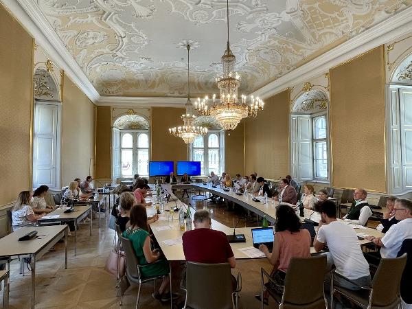 Im Rittersaal im Grazer Landhaus wurde gemeinsam über die Zukunft der Allgemeinmediziner diskutiert. © Foto: Land Steiermark; bei Quellenangabe honorarfrei