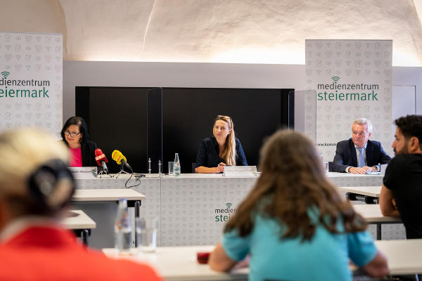 Im Medienzentrum Steiermark wurde heute Vormittag die Digitalisierungsstrategie für die steirischen Schulen präsentiert. © Foto: Land Steiermark/Streibl; bei Quellenangabe honorarfrei