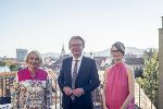 Kulturlandesrat Christopher Drexler mit der Intendantin des steirischen herbst Ekaterina Degot (l.) und ihrer Stellvertreterin Henriette Gallus (r.) beim Empfang. © Fotos: Mathias Voelzke; Nutzung bei Quellenangabe honorarfrei Kulturlandesrat Christopher Drexler mit der Intendantin des steirischen herbst Ekaterina Degot (l.) und ihrer Stellvertreterin Henriette Gallus (r.) beim Empfang.