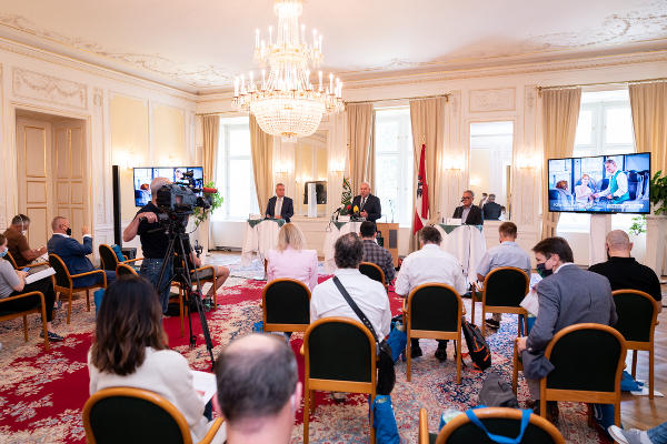 Im Weißen Saal wurde das KlimaTicket präsentiert. © Foto: Land Steiermark/Streibl; bei Quellenangabe honorarfrei