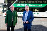 LH Schützenhöfer und LH-Stv. Anton Lang vor dem Impfbus im Burghof. © Fotos: Land Steiermark/Christopher Skrabel; Nutzung bei Quellenangabe honorarfrei LH Schützenhöfer und LH-Stv. Anton Lang vor dem Impfbus im Burghof.