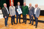 Überreichung des Landeswappens an die Leibnitzerfeld Wasserversorgung GmbH: Bgm. Wolfgang Neubauer (St. Georgen/Stiefing), Harald Antal (Aufsichtsratsvorsitzender, Franz Krainer (Geschäftsführer, LH Hermann Schützenhöfer, Bgm. Helmut Leitenberg (Leibnitz) und Bgm. Franz Hierzer (Gabersdorf) (v.l.)