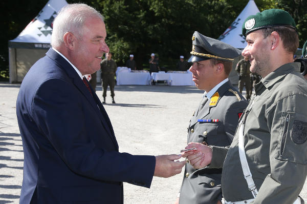 Fast 200 neue Offiziere und Unteroffiziere aus der Steiermark wurden von LH Hermann Schützenhöfer offiziell im Dienst begrüßt. © Bilder: Österreichisches Bundesheer; Verwendung bei Quellenangabe honorarfrei
