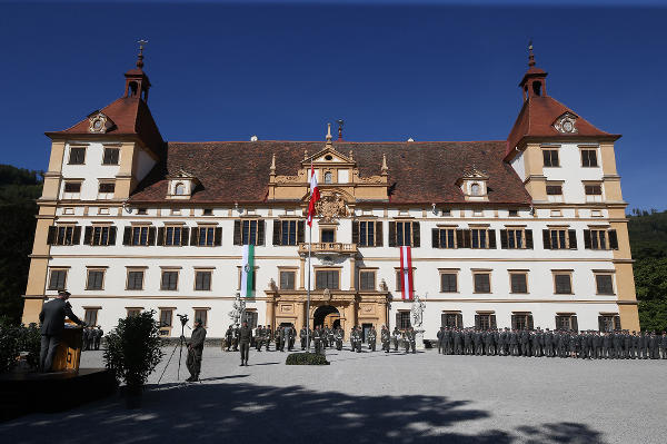 Der "Tag der Führungskräfte" fand am Vorplatz von Schloss Eggenberg in Graz statt. ©      