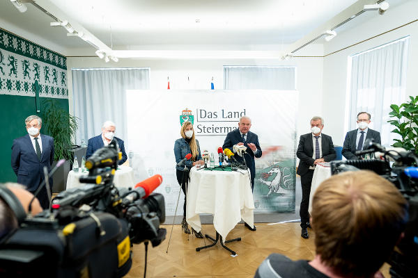 Die neuen Corona-Regeln, die in der Steiermark ab 8. November gelten, wurden von der Landesspitze nach Beratungen mit Expertinnen und Experten bekanntgegeben. ©      