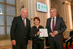LH Hermann Schützenhöfer und LH-Stv. Anton Lang überreichten an Dagmar Bojdunyk-Rack aus Graz das Große Ehrenzeichen des Landes Steiermark © Foto: Foto Frankl; bei Quellenangabe honorarfrei LH Hermann Schützenhöfer und LH-Stv. Anton Lang überreichten an Dagmar Bojdunyk-Rack aus Graz das Große Ehrenzeichen des Landes Steiermark