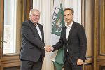 Schützenhöfer dankte Nagl für seinen jahrzehntelangen großartigen Einsatz für die Landeshauptstadt Graz. © Land Steiermark/Foto Fischer; bei Quellenangabe honorarfrei Schützenhöfer dankte Nagl für seinen jahrzehntelangen großartigen Einsatz für die Landeshauptstadt Graz.