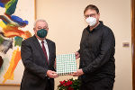 LH Hermann Schützenhöfer empfing heute den Virologen und Impfstoffforscher Florian Krammer in der Grazer Burg © Foto: Land Steiermark/Streibl; bei Quellenangabe honorarfrei LH Hermann Schützenhöfer empfing heute den Virologen und Impfstoffforscher Florian Krammer in der Grazer Burg