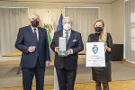 LH Hermann Schützenhöfer und LR Juliane Bogner-Strauß überreichten das Große Goldene Ehrenzeichen des Landes Steiermark mit dem Stern an Karlheinz Tscheliessnigg