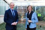 Wirtschaftslandesrätin Barbara Eibinger-Miedl und der Grazer Wirtschaftsstadtrat Günter Riegler unterstützen betriebliche Qualifizierungsmaßnahmen mit einem neuen Förderungsprogramm. © Land Steiermark 