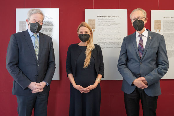Landesarchivdirektor Gernot Peter Obersteiner, Landesrätin Juliane Bogner-Strauß und Wernfried Hofmeister (geschäftsführender Sekretär der HLK) (v.l.) bei der Vollversammlung der Historischen Landeskommission. © Bilder: Land Steiermark/Robert Binder; Verwendung bei Quellenangabe honorarfrei