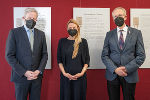 Landesarchivdirektor Gernot Peter Obersteiner, Landesrätin Juliane Bogner-Strauß und Wernfried Hofmeister (geschäftsführender Sekretär der HLK) (v.l.) bei der Vollversammlung der Historischen Landeskommission. © Bilder: Land Steiermark/Robert Binder; Verwendung bei Quellenangabe honorarfrei