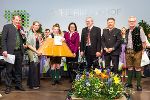 Sieger Armin Brandl (2.v.l.) mit Moderator Sepp Loibner (ORF Steiermark), Hackbrettbauerin Susanne Schaff, Landtagsabgeordnete Sandra Holasek, Konservatoriums-Direktor Eduard Lanner, Johann Baumgartner vom Steiermarkhof sowie Hackbrettbauer Pankraz Schadler. © Steiermarkhof/Christine Kipper; Verwendung bei Quellenangabe honorarfrei