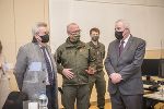 Archivbild: LH-Stv. Anton Lang, Militärkommandant Heinz Zöllner, ein Soldat im Assistenzeinsatz und LH Hermann Schützenhöfer (v.l.) beim Besuch des Coronadienstes in der Landesbuchhaltung. © Bild: Land Steiermark/Foto Fischer; Verwendung bei Quellenangabe honorarfrei Archivbild: LH-Stv. Anton Lang, Militärkommandant Heinz Zöllner, ein Soldat im Assistenzeinsatz und LH Hermann Schützenhöfer (v.l.) beim Besuch des Coronadienstes in der Landesbuchhaltung.