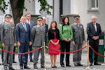 Ehrengäste bei der Vorstellung der Offiziere und Unteroffiziere: Vizeleutnant Andreas Matausch, Klubobmann Mario Kunasek, Generalmajor Martin Dorfer, Landesrätin Doris Kampus, Klubobfrau Barbara Riener, Militärkommandant Heinz Zöllner und LH Hermann Schützenhöfer (v.l.).