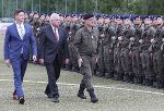 Begrüßten gemeinsam die neuen Rekruten in Gratkorn: Bgm. Michael Feldgrill, LH Hermann Schützenhöfer und Militärkommandant Brigadier Heinz Zöllner (v.l.)