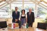 Arbeitsgespräch im Rathaus von Schenna: LH Arno Kompatscher, Bürgermeisterin Annelies Pichler und LH Hermann Schützenhöfer (v.l.) ©      