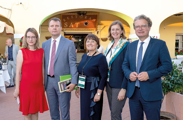 Chargée d'affaires Karin Traunmüller (Österreichische Botschaft in Serbien), Präsident Igor Mirovic (Vojvodina), LT-Präs. Manuela Khom, LR Barbara Eibinger-Miedl, LR Christopher Drexler (v.l.). © LandSteiermark, bei Quellenangabe honorarfrei