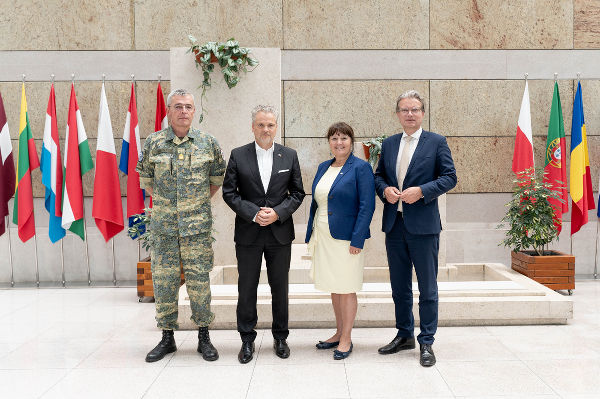 v.l.n.r.: EUFOR-Kommandant GenMaj Anton Wessely, EU-Botschafter Johann Sattler, Landtagspräsidentin Manuela Khom, Landesrat Christopher Drexler in Sarajevo ©      