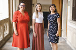 Soziallandesrätin Doris Kampus und die steirische Kinder- und Jugendanwältin Denise Schiffrer-Barac mit der ersten externe Vertrauensperson für Kinder- und Jugendhilfe in der Steiermark, Stefanie Klaunzer © Land Steiermark/Peter Drechsler; Verwendung bei Quellenangabe honorarfrei