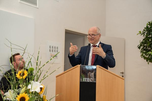 Landesrat Hans Seitinger: „Ein wichtiger Aspekt ist es, bei den Steirischen Wahrzeichen die ,Seele der Gebäude' zu erhalten." © Lebensressort/Paller; Verwendung bei Quellenangabe honorarfrei