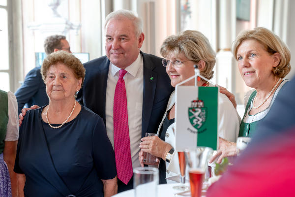 Hermann Schützenhöfer mit Ehefrau Marianne beim Empfang in der Aula der Alten Universität. © Land Steiermark/Robert Binder; Verwendung bei Quellenangabe honorarfrei