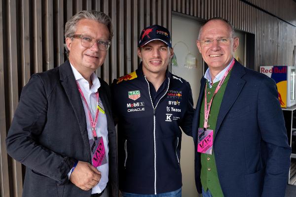 LH Drexler und BM Karner trafen Formel 1-Weltmeister Max Verstappen vor dem Grand Prix-Start © Land Steiermark; Verwendung bei Quellenangabe honorarfrei