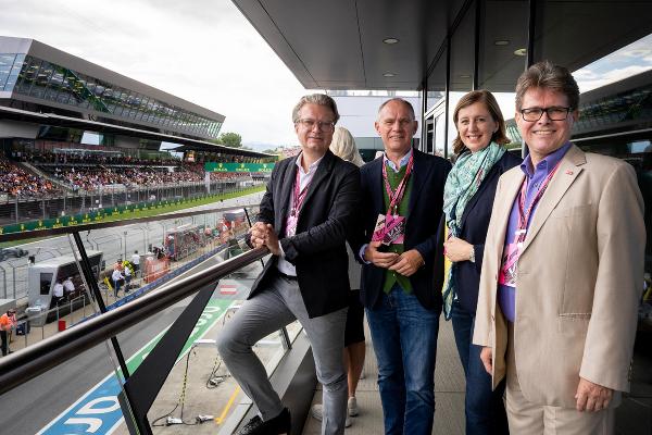 LH Drexler, BM Karner, LR Eibinger-Miedl, BM Polaschek beim Grand Prix von Österreich am Red-Bull-Ring © Land Steiermark; Verwendung bei Quellenangabe honorarfrei