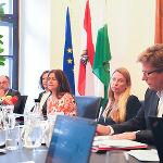 Pressekonferenz nach dem Pflegedialog mit den Landesrätinnen Juliane Bogner-Strauß und Doris Kampus. © LandSteiermark/Seiser, bei Quellenangabe honorarfrei