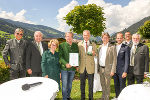 Club-Alpbach-Vorsitzender Herwig Hösele, LH a.D. Hermann Schützenhöfer, LH a.D. Waltraud Klasnic, LH Christopher Drexler, Forum Alpbach-Präsident Andreas Treichl, Bundesminister Martin Polaschek, Staatssekretär Florian Tursky, Bgm. Markus Bischofer und Alpbach-Ehrenpräsident Franz Fischler.