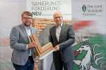 Mit der Förderung von Sanierungen bestehender Objekte soll vielfacher Mehrwert geschaffen werden, wie KO Schwarz und LR Seitinger im Rahmen der Pressekonferenz betonten. © Fotos: Land Steiermark/Binder; bei Quellenangabe honorarfrei Mit der Förderung von Sanierungen bestehender Objekte soll vielfacher Mehrwert geschaffen werden, wie KO Schwarz und LR Seitinger im Rahmen der Pressekonferenz betonten.
